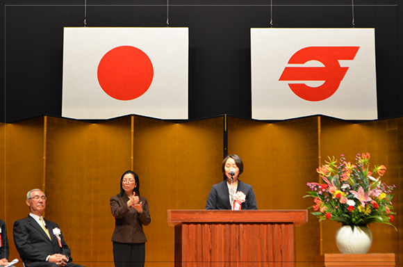 ご来賓の方から祝辞をいただきました。神奈川県議会議員平野みぎわ様